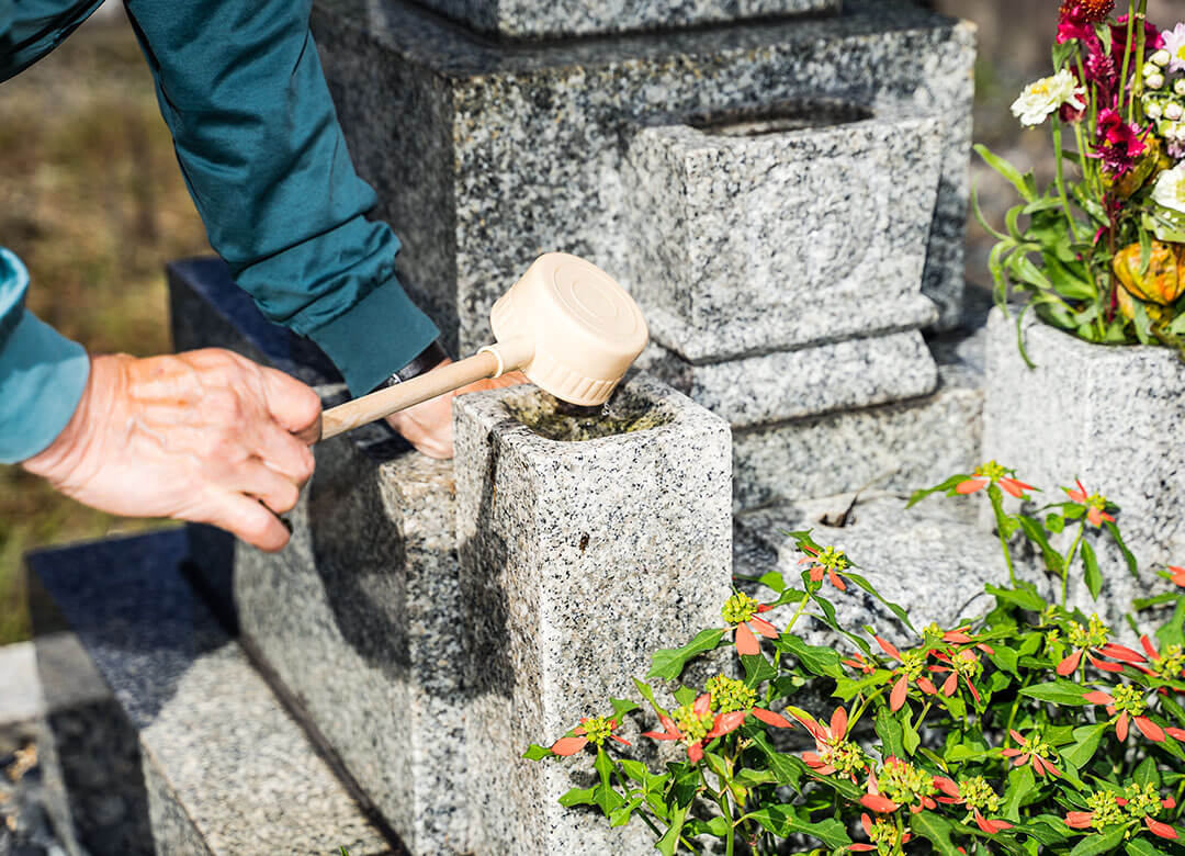 お墓の掃除代行サービス